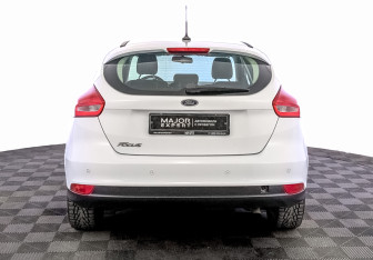 Подержанный автомобиль Ford Focus Hatchback 2018 года (6 фото)