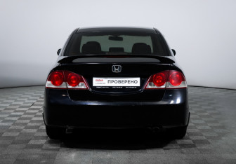 Подержанный автомобиль Honda Civic Sedan 2008 года (6 фото)