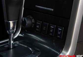 Подержанный автомобиль Nissan Pathfinder 2011 года (12 фото)