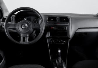 Подержанный автомобиль Volkswagen Polo Hatchback 2011 года (12 фото)