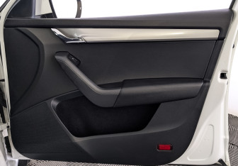 Подержанный автомобиль Skoda Octavia Liftback 2019 года (25 фото)