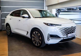 Подержанный автомобиль Changan UNI-K 2023 года (3 фото)