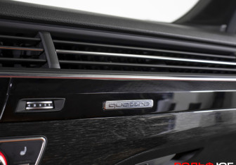 Подержанный автомобиль Audi Q7 2015 года (14 фото)