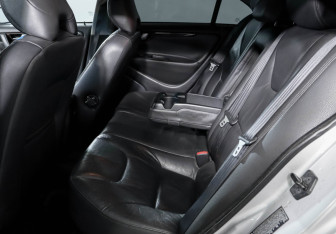 Подержанный автомобиль Volvo S60 2006 года (10 фото)