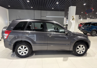 Подержанный автомобиль Suzuki Grand Vitara 2011 года (4 фото)