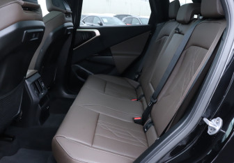 Подержанный автомобиль BMW X3 2025 года (10 фото)