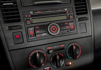 Подержанный автомобиль Nissan Tiida Sedan 2013 года (21 фото)