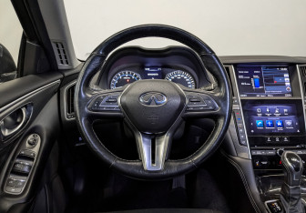 Подержанный автомобиль Infiniti Q50 2017 года (21 фото)