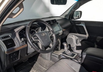 Подержанный автомобиль Toyota Land Cruiser Prado 2020 года (15 фото)