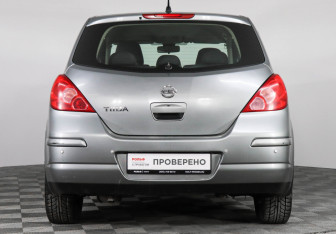 Подержанный автомобиль Nissan Tiida Hatchback 2008 года (6 фото)