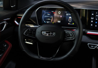 Подержанный автомобиль Geely Coolray 2023 года (12 фото)
