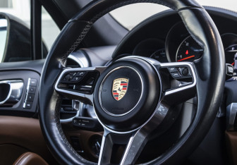 Подержанный автомобиль Porsche Cayenne 2016 года (13 фото)