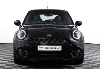 Подержанный автомобиль MINI Hatch 2020 года (2 фото)