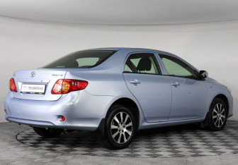 Подержанный автомобиль Toyota Corolla Sedan 2008 года (3 фото)