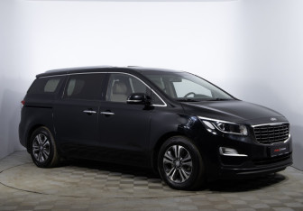 Подержанный автомобиль Kia Carnival 2018 года (3 фото)