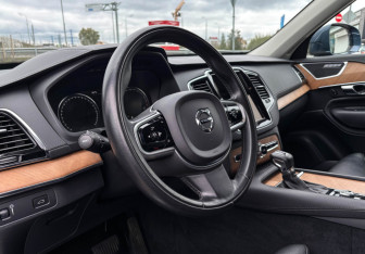 Подержанный автомобиль Volvo XC90 2020 года (13 фото)