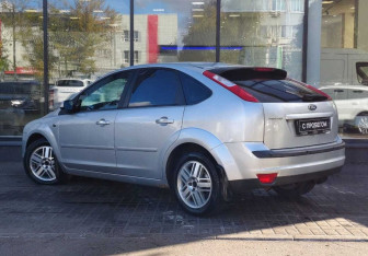 Подержанный автомобиль Ford Focus Hatchback 2007 года (6 фото)