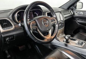 Подержанный автомобиль Jeep Grand Cherokee 2015 года (13 фото)