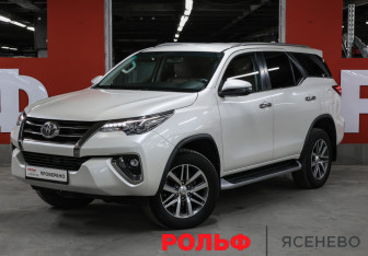 Подержанный автомобиль Toyota Fortuner 2018 года (1 фото)