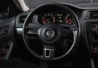 Подержанный автомобиль Volkswagen Jetta Sedan 2011 года (11 фото)