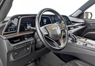 Подержанный автомобиль Cadillac Escalade Suv 2021 года (17 фото)