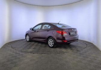 Подержанный автомобиль Hyundai Solaris Sedan 2012 года (7 фото)