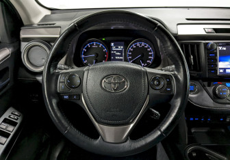 Подержанный автомобиль Toyota RAV4 2019 года (25 фото)