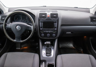 Подержанный автомобиль Volkswagen Jetta Sedan 2007 года (13 фото)