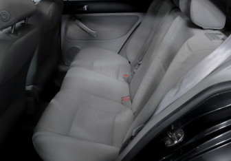 Подержанный автомобиль Volkswagen Jetta Sedan 2003 года (9 фото)