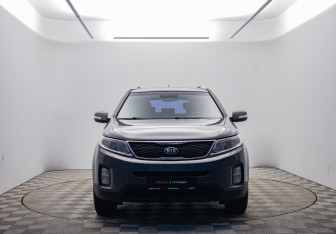 Подержанный автомобиль Kia Sorento 2014 года (2 фото)