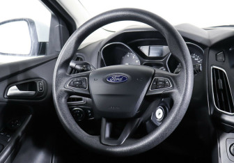 Подержанный автомобиль Ford Focus Hatchback 2018 года (12 фото)