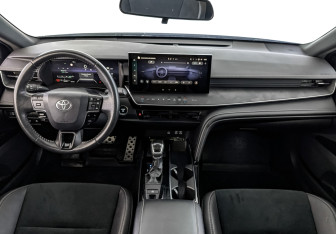 Подержанный автомобиль Toyota Camry Sedan 2024 года (14 фото)