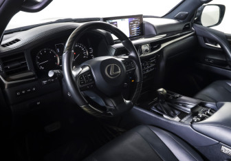 Подержанный автомобиль Lexus LX 2019 года (17 фото)