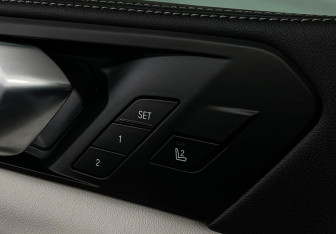 Подержанный автомобиль BMW X5 2025 года (19 фото)