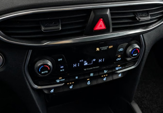 Подержанный автомобиль Hyundai Santa Fe 2019 года (21 фото)