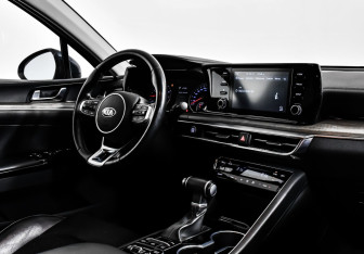 Подержанный автомобиль Kia K5 2020 года (9 фото)