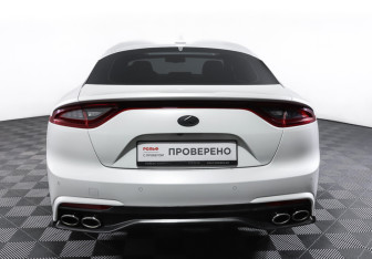 Подержанный автомобиль Kia Stinger 2018 года (6 фото)