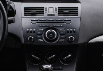 Подержанный автомобиль Mazda 3 Sedan 2013 года (14 фото)