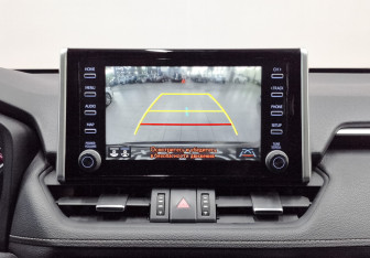 Подержанный автомобиль Toyota RAV4 2020 года (17 фото)