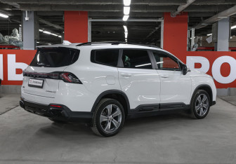 Подержанный автомобиль Geely Okavango 2024 года (5 фото)