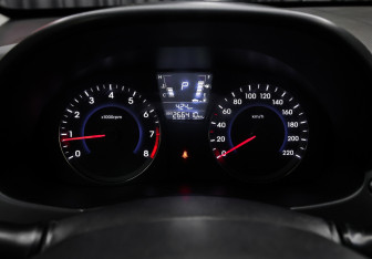 Подержанный автомобиль Hyundai Solaris Sedan 2012 года (11 фото)