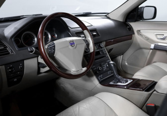 Подержанный автомобиль Volvo XC90 2012 года (14 фото)