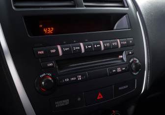 Подержанный автомобиль Mitsubishi ASX 2010 года (17 фото)