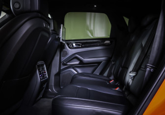 Подержанный автомобиль Porsche Cayenne 2020 года (10 фото)