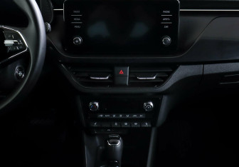 Подержанный автомобиль Skoda Rapid Liftback 2021 года (13 фото)