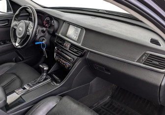 Подержанный автомобиль Kia Optima Sedan 2017 года (13 фото)