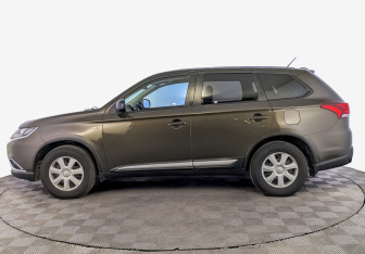Подержанный автомобиль Mitsubishi Outlander 2015 года (8 фото)