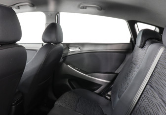 Подержанный автомобиль Hyundai Solaris Hatchback 2015 года (8 фото)