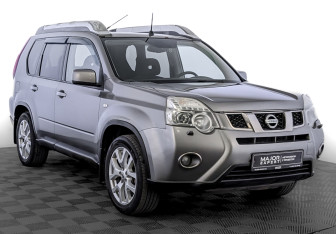 Подержанный автомобиль Nissan X-Trail 2013 года (3 фото)