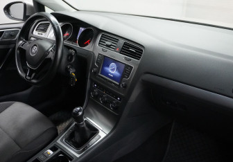 Подержанный автомобиль Volkswagen Golf Hatchback 2012 года (10 фото)